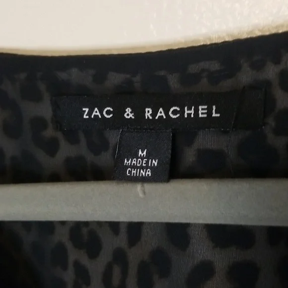 Zac and Rachel Animal Print Sleeveless V Neck Top Medium - Picture 5 of 8